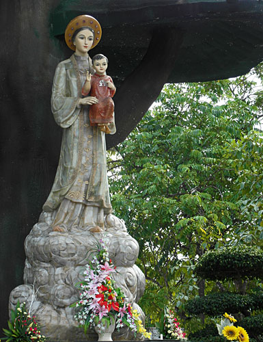 la-vang-mary-statue-1